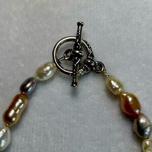 Multicolor Pearl Bracelet. 7 inches.